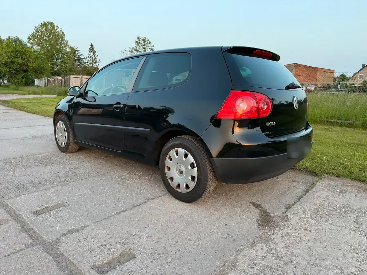Używany VW Golf 75 KM (55 kW) 2005 Czarny Coupe