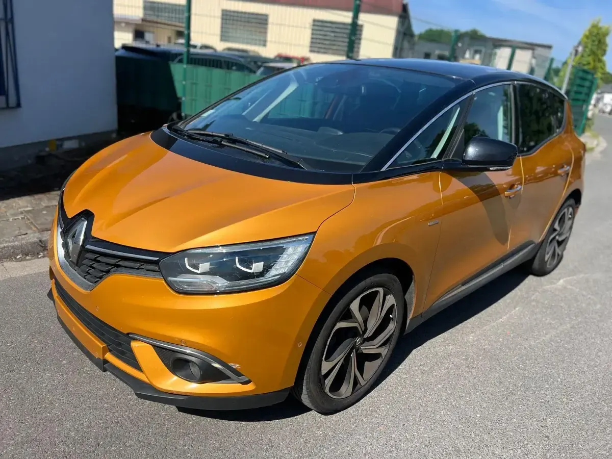 Gebraucht Renault Scénic IV Bose Edition 160 PS (117 kW) 2017 Orange Van / Kleinbus