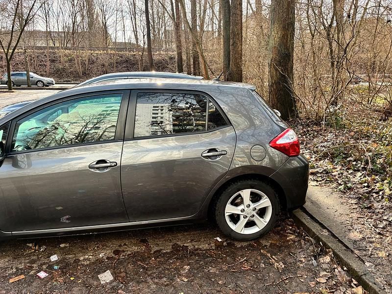 Gebraucht Toyota Auris 132 PS (97 kW) 2011 Grau Kleinwagen