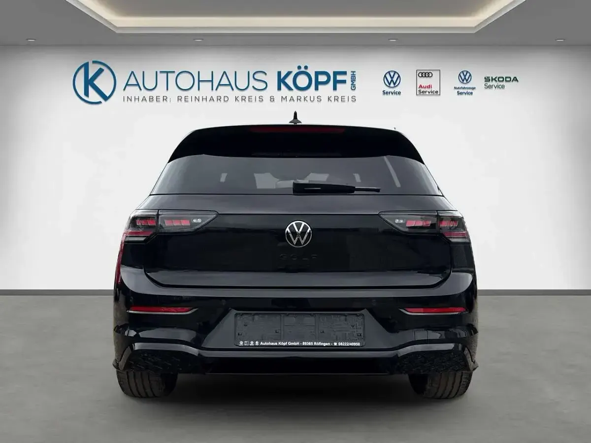 Neu VW Golf VIII Style 150 PS (110 kW) 2026 Grenadillschwarz metallic Limousine