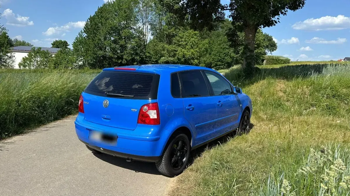 Gebraucht VW Polo Basis 101 PS (74 kW) 2003 Blau Limousine