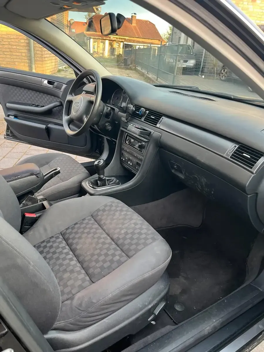 Gebraucht Audi A6 150 PS (110 kW) 2002 Schwarz Kombi