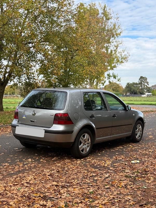 Gebraucht VW Golf IV 101 PS (74 kW) 2002 Grau Kleinwagen