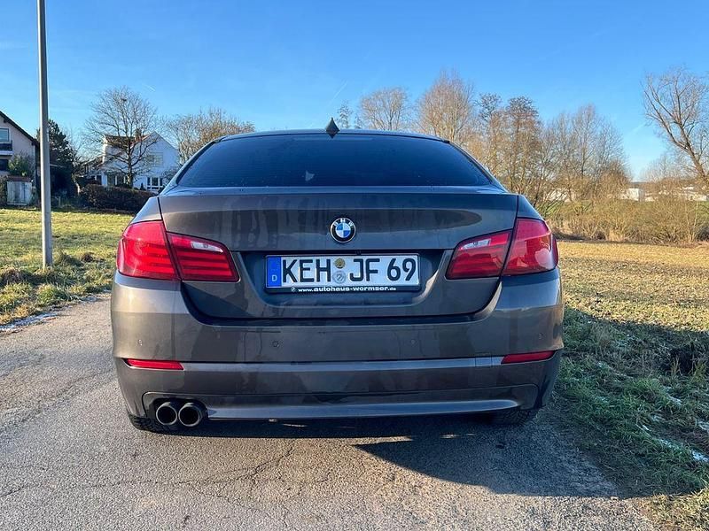 Gebraucht BMW 523 204 PS (150 kW) 2011 Braun Limousine