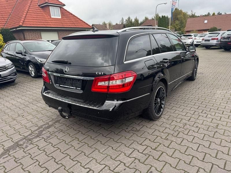 Gebraucht Mercedes E200 184 PS (135 kW) 2011 Schwarz Kombi