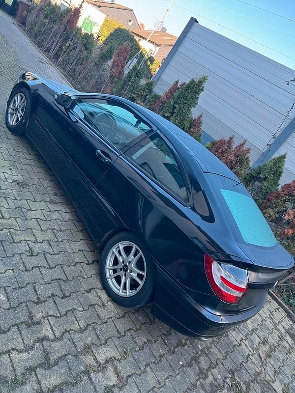 Gebraucht Mercedes C200 163 PS (119 kW) 2002 Schwarz Coupé