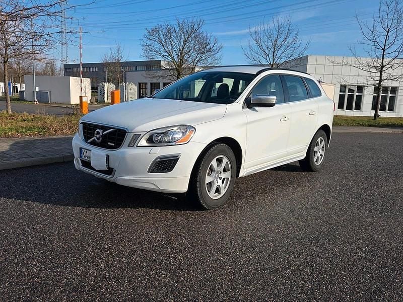 Weiß Gebraucht 2011 Volvo XC60 SUV | 13.500 € - Bild 1/4