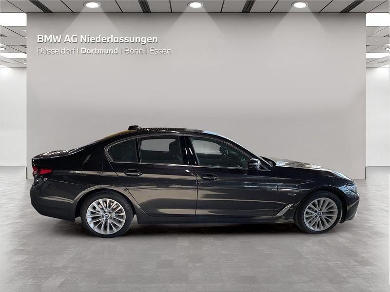 Gebraucht BMW 545e 286 PS (210 kW) 2022 Grau Limousine