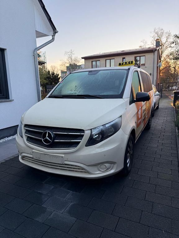 Beige Gebraucht 2018 Mercedes Vito Kombi | 13.990 € (Teuer) - Bild 1/4
