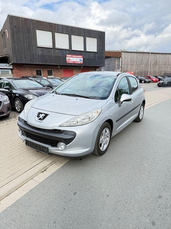 Silber Gebraucht 2009 Peugeot 207 Tendance Limousine | 2.500 € (Etwas zu teuer) - Bild 1/4