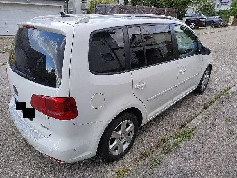 Gebraucht VW Touran Cup 140 PS (102 kW) 2014 Weiß Van / Kleinbus