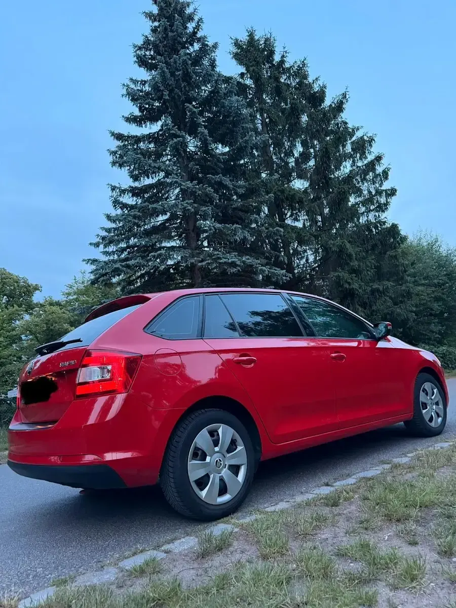 Gebraucht Skoda Rapid 90 PS (66 kW) 2016 Rot Kleinwagen