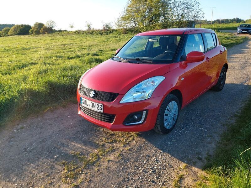 Rot Gebraucht 2015 Suzuki Swift Club Limousine | 5.800 € (Superpreis) - Bild 1/4