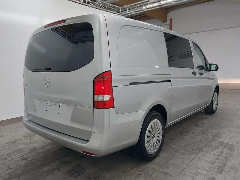 Gebraucht Mercedes e-Vito 85 kW (116 PS) 2020 Silber Van / Kleinbus