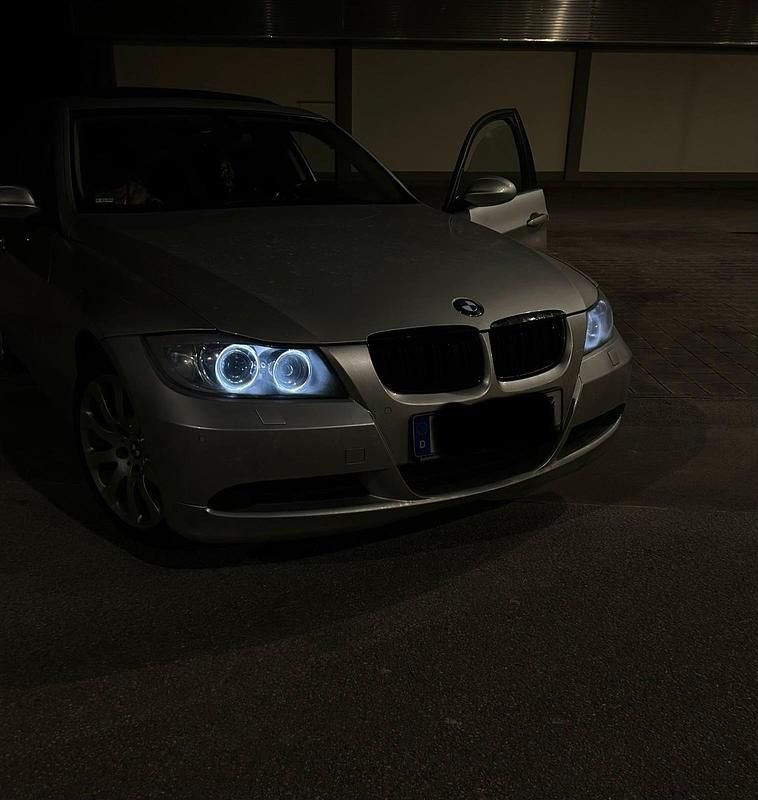 Silber Gebraucht 2006 BMW 320 Limousine | 4.499 € - Bild 1/4