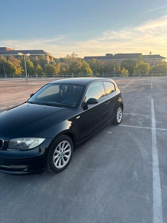 Schwarz Gebraucht 2009 BMW 116 Advantage Kleinwagen | 3.250 € (Etwas zu teuer) - Bild 1/4
