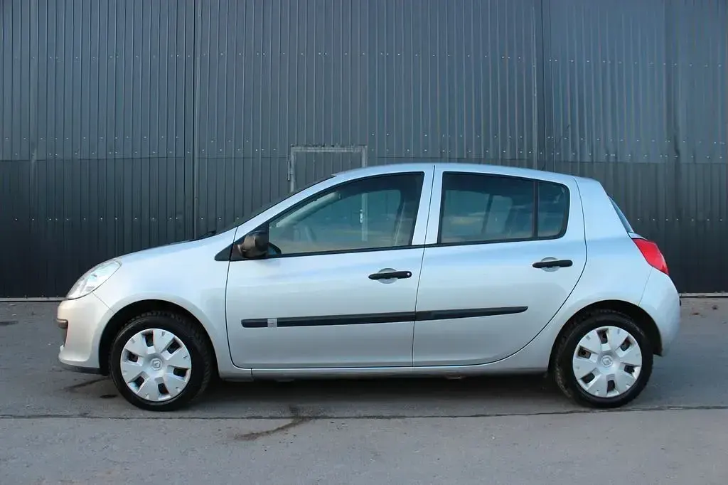 Occasion Renault Clio III Authentique 75 ch (55 kW) 2006 Gris Berline