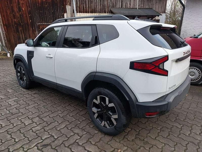 Neu Dacia Duster Extreme 131 PS (96 kW) 2025 Arktisweiss zedergrün u. a. SUV