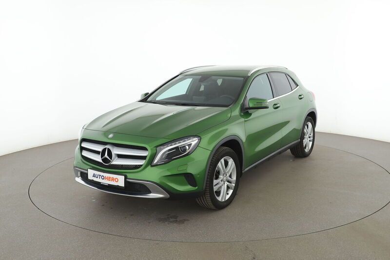 Grün Gebraucht 2017 Mercedes GLA180 Urban SUV | 20.120 € (Fairer Preis) - Bild 1/4