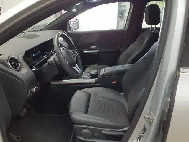 Gebraucht Mercedes GLA180 Progressive 116 PS (85 kW) 2023 Iridiumsilber metallic SUV