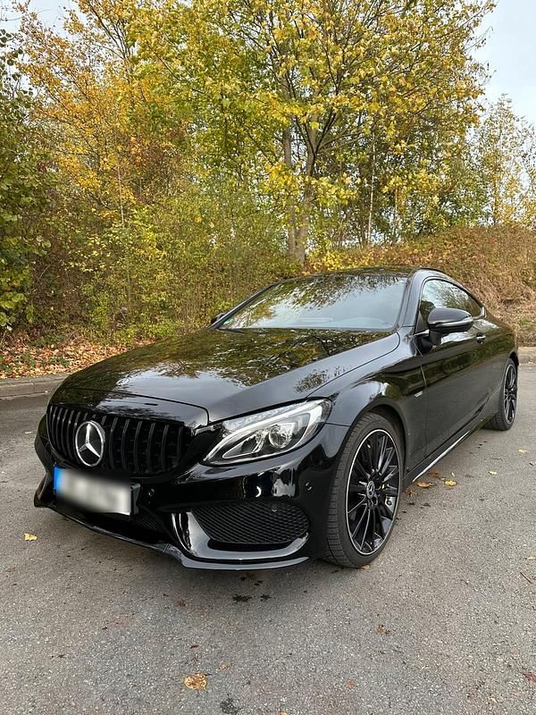 Schwarz Gebraucht 2018 Mercedes C300 AMG line Coupé | 24.000 € (Fairer Preis) - Bild 1/4
