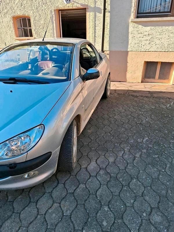 Gebraucht Peugeot 206 CC 109 PS (80 kW) 2001 Silber Cabrio