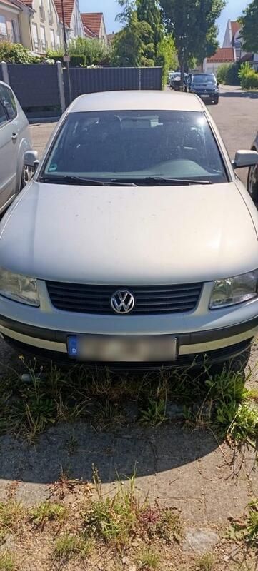 Silber Gebraucht 2000 VW Passat Limousine | 700 € (Superpreis) - Bild 1/4