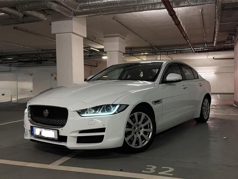 Weiß Gebraucht 2016 Jaguar XE Limousine | 10.499 € (Guter Preis) - Bild 1/4
