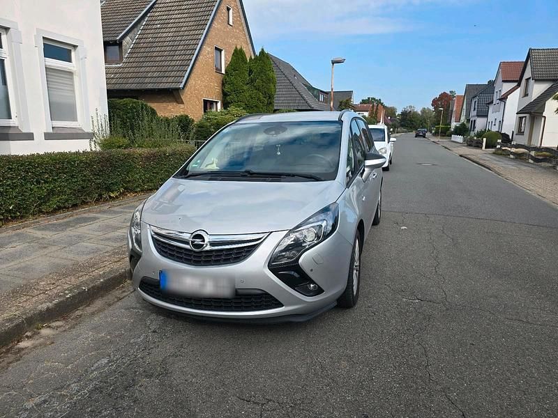 Grau Gebraucht 2015 Opel Zafira Van / Kleinbus | 5.900 € (Guter Preis) - Bild 1/4