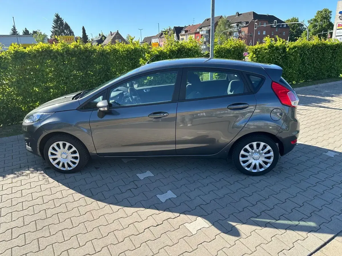 Gebraucht Ford Fiesta Titanium 101 PS (74 kW) 2017 Grau Kleinwagen