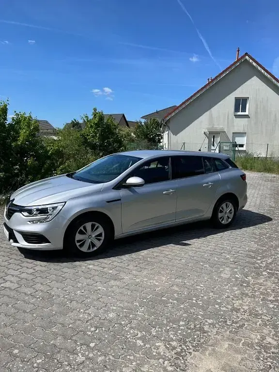 Gebraucht Renault Mégane Life 116 PS (85 kW) 2019 Grau Limousine