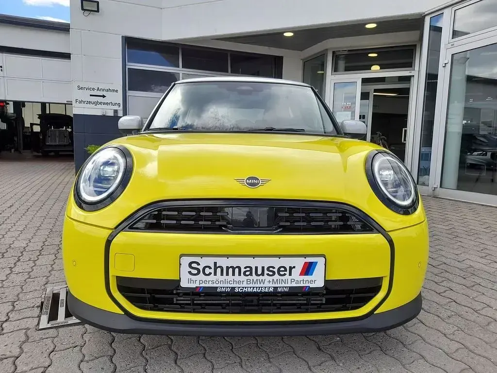 Gebraucht Mini Cooper Classic 114 kW (156 PS) 2025 Gelb Kleinwagen