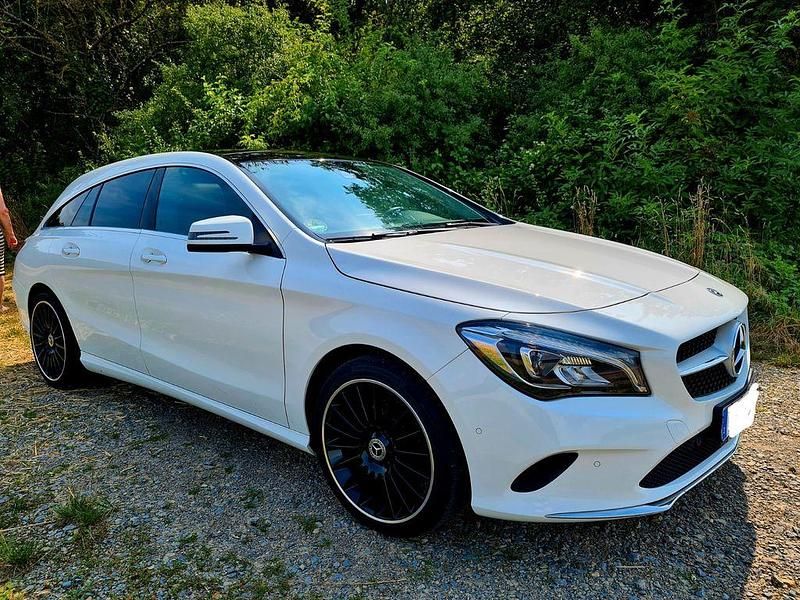 Weiß Gebraucht 2019 Mercedes CLA200 Shooting Brake Kombi | 18.950 € (Superpreis) - Bild 1/4