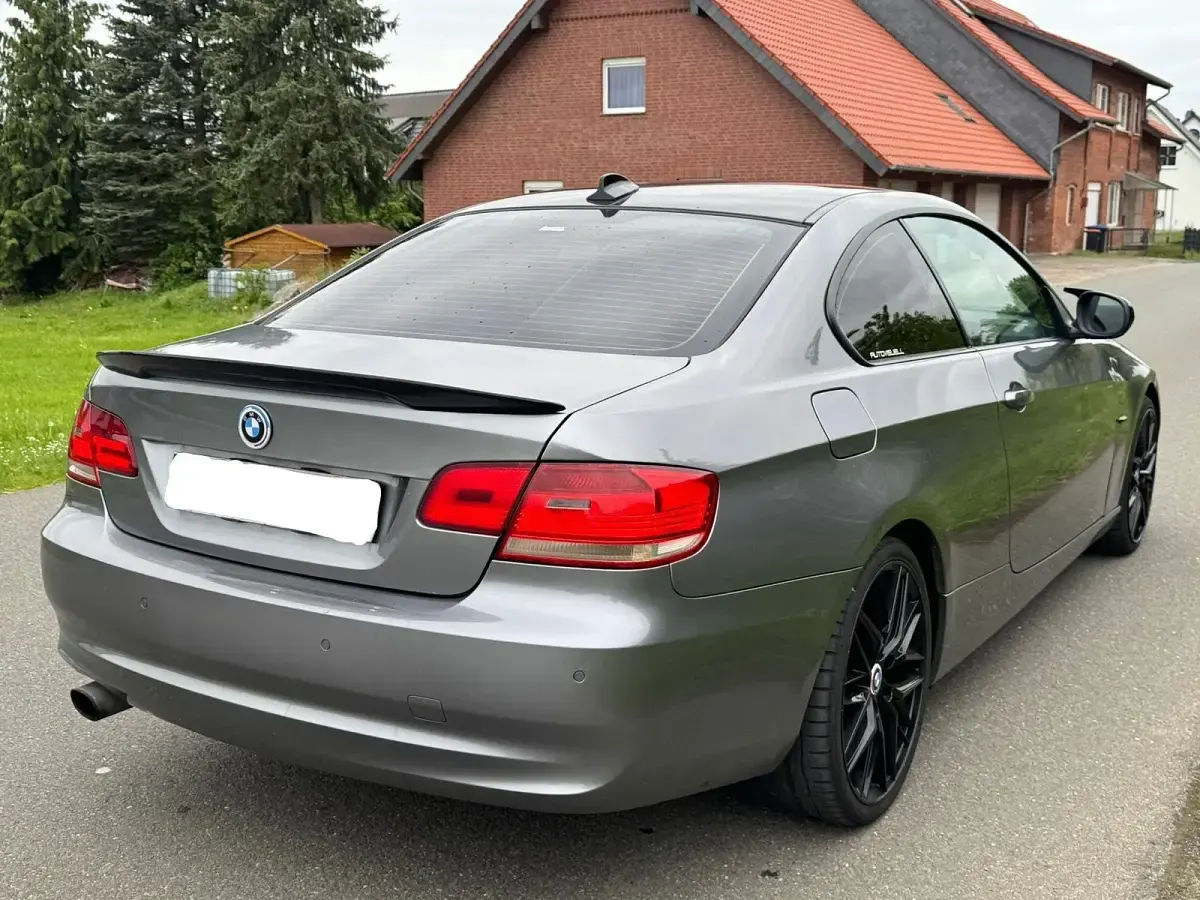 Gebraucht BMW 320 M Sport 177 PS (130 kW) 2010 Grau Coupé