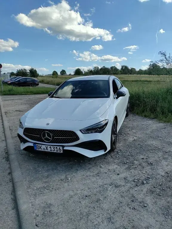 Gebraucht Mercedes CLA200 AMG line 163 PS (119 kW) 2024 Weiß Coupé