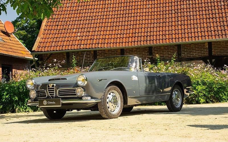 Gebraucht Alfa Romeo 2600 145 PS (106 kW) 1963 Grau Cabrio