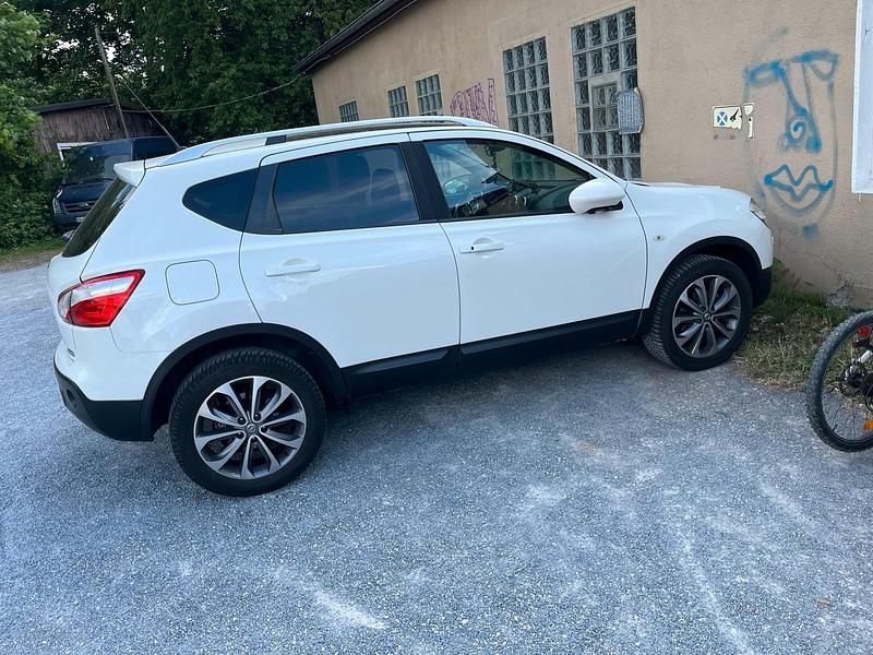 Weiß Gebraucht 2013 Nissan Qashqai SUV | 8.500 € (Etwas zu teuer) - Bild 1/4