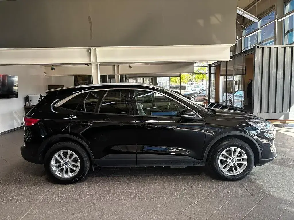 Używany Ford Kuga Titanium X 152 KM (111 kW) 2022 Czarny SUV