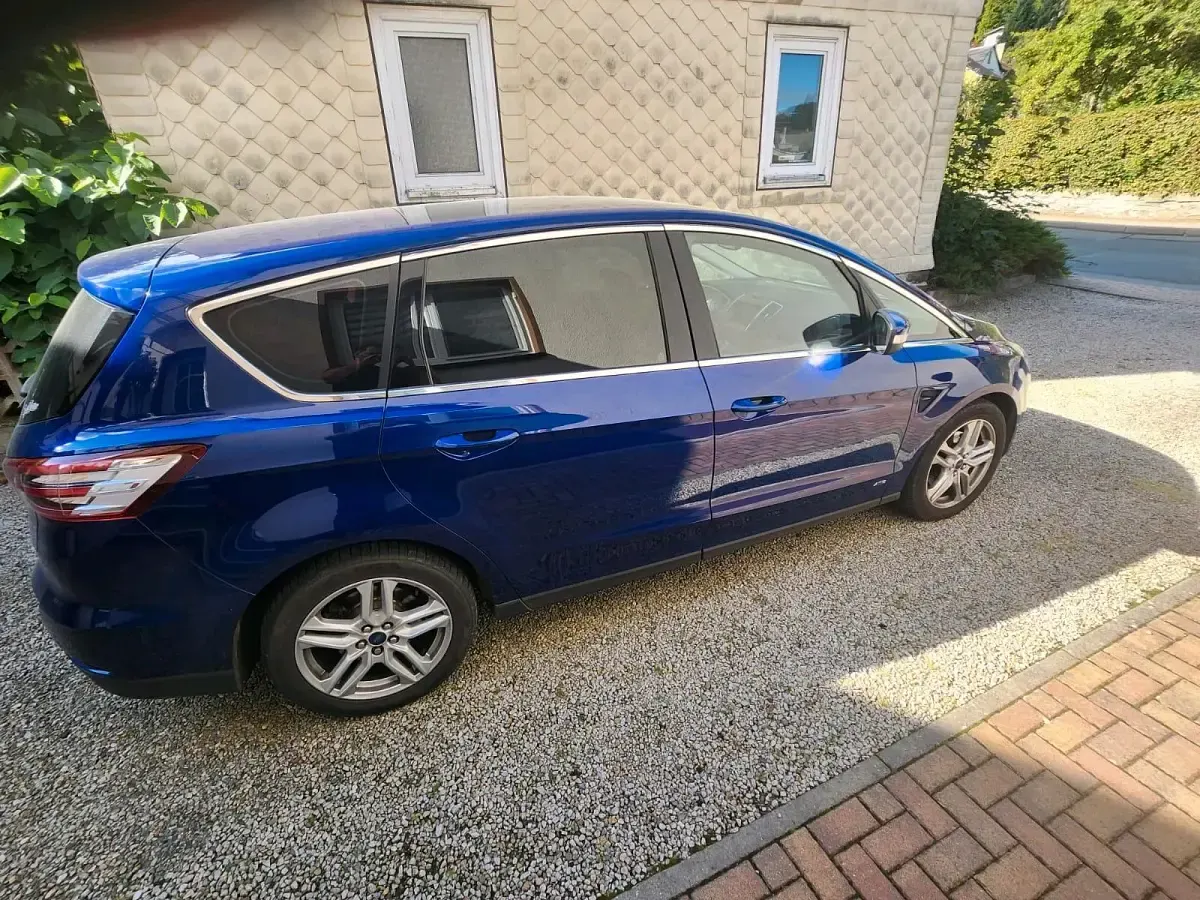 Gebraucht Ford S-MAX Titanium 180 PS (132 kW) 2017 Blau Van / Kleinbus