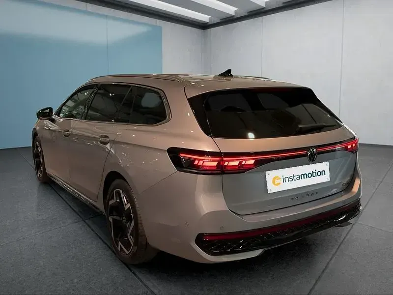 Gebraucht VW Passat 193 PS (141 kW) 2025 Silber Kombi