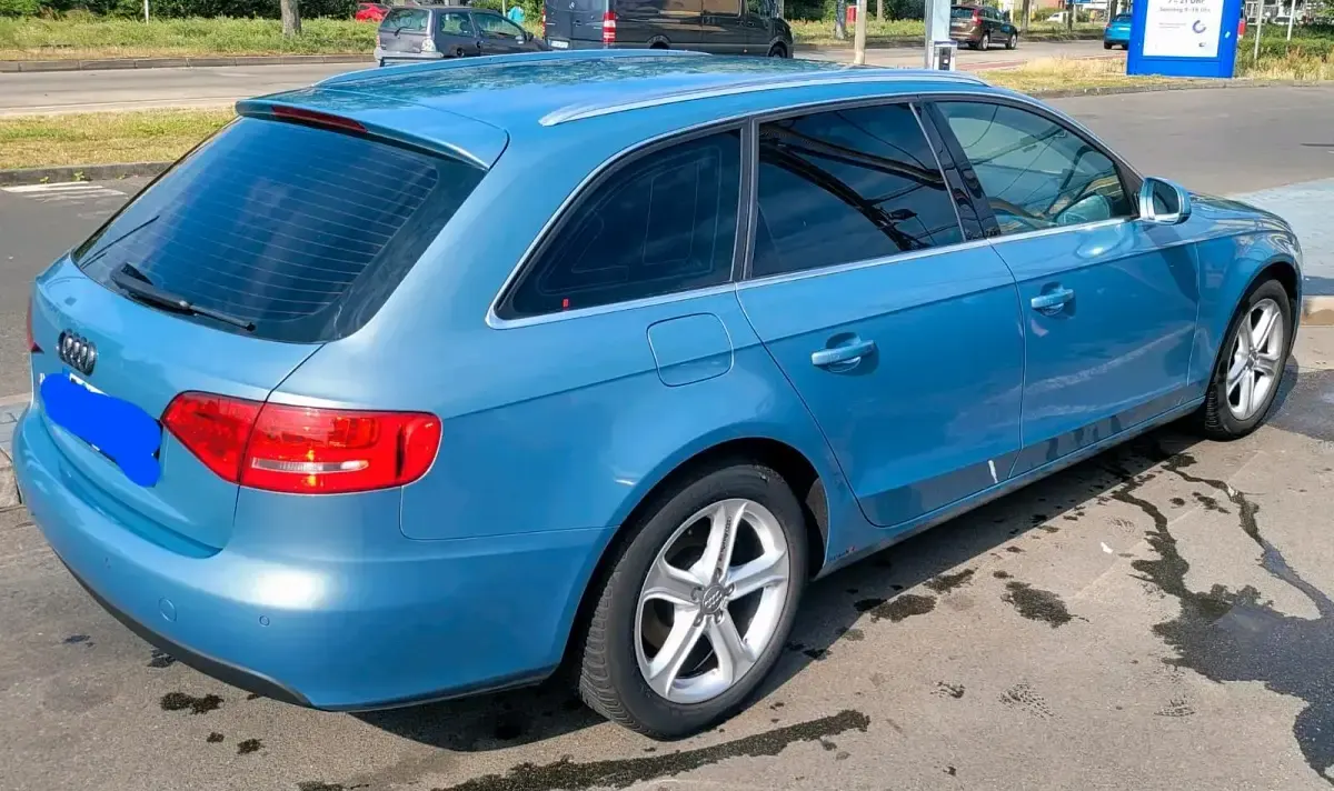 Gebraucht Audi A4 149 PS (109 kW) 2011 Blau Kombi