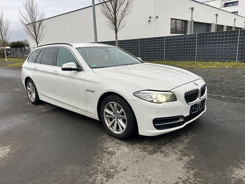 Weiß Gebraucht 2014 BMW 525 Sport Line Kombi | 9.490 € (Fairer Preis) - Bild 1/4