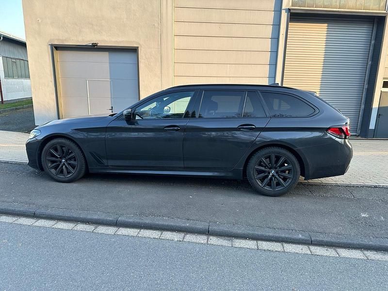Gebraucht BMW 540 Performance 340 PS (250 kW) 2022 Grau Kombi