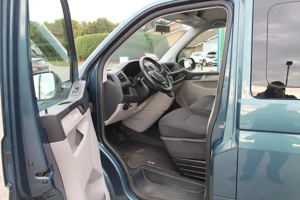 Gebraucht VW Caravelle 102 PS (75 kW) 2018 Grün Van