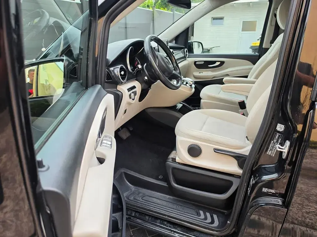Gebraucht Mercedes V220 Edition 163 PS (119 kW) 2015 Schwarz Van / Kleinbus
