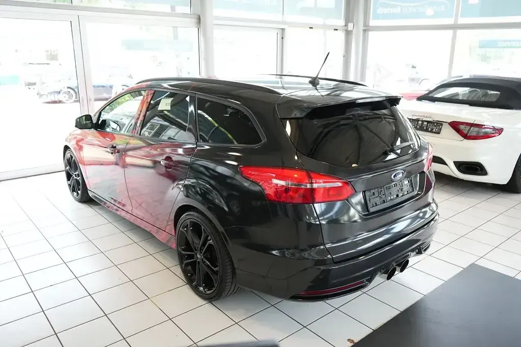 Gebraucht Ford Focus ST 250 PS (183 kW) 2018 Schwarz Limousine
