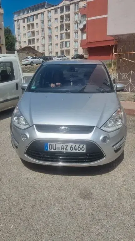 Gebraucht Ford S-MAX Titanium 140 PS (102 kW) 2012 Silber Van / Kleinbus