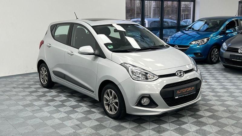 Gebraucht Hyundai i10 Style 87 PS (63 kW) 2015 Silber Kleinwagen