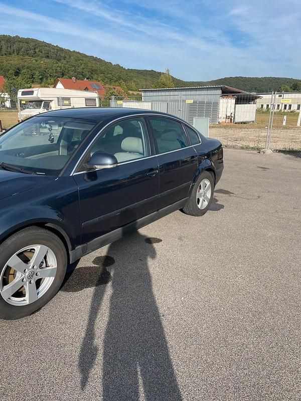 Gebraucht VW Passat 102 PS (75 kW) 2004 Blau Limousine