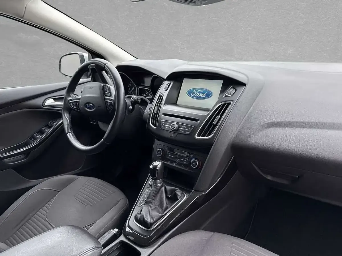 Używany Ford Focus Titanium 101 KM (74 kW) 2016 Srebrny Sedan/Limuzyna